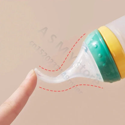 BBET Silicone Squeezing Feeding Bottle with Spoon – 120ml Baby Food Dispenser